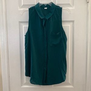 Old Navy sleeveless button up shirt. Teal green. EUC. Size M.
